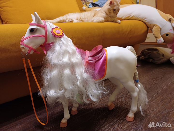 Лошадка в стойле с аксессуарами