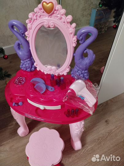 Детский туалетный столик со стулом новый