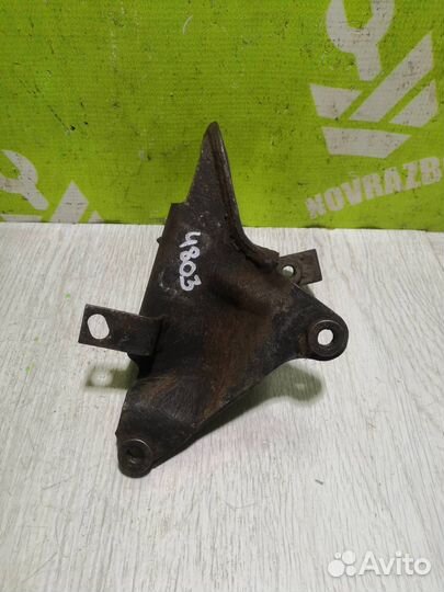 Кронштейн двигателя Фольксваген Гольф 3 Венто