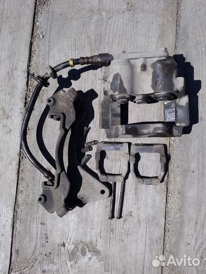 Суппорт передний chevrolet niva комплект