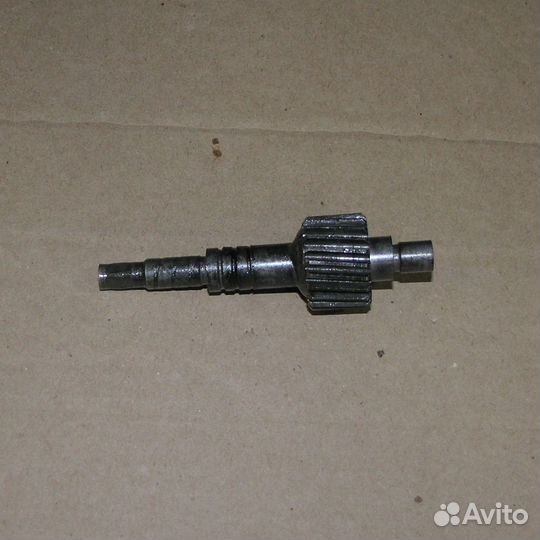 Шестерня привода спидометра урал вал Z22 L105