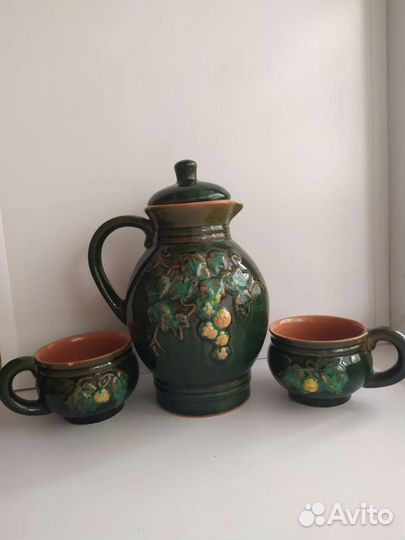 Кувшин из глины, кружки