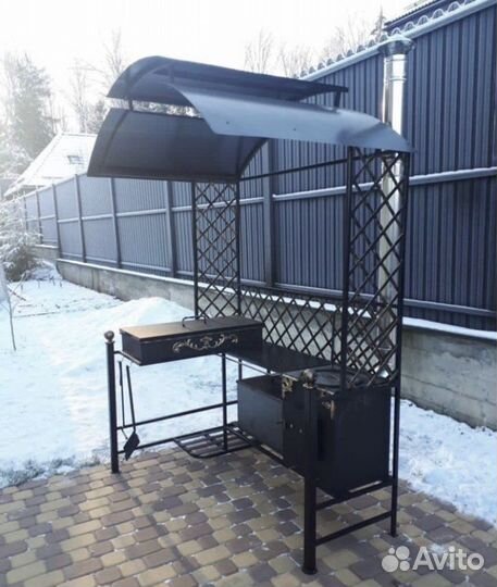 Беседка садовая с мангалом и крышей