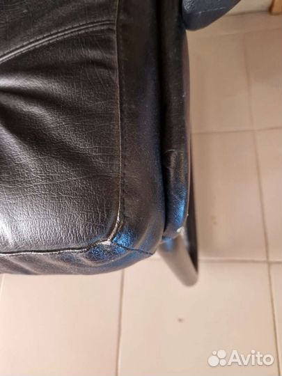 Офисное кожаное кресло бу