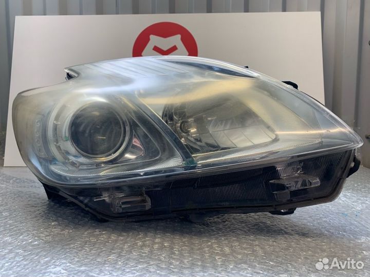 Фара правая Toyota Prius ZVW30