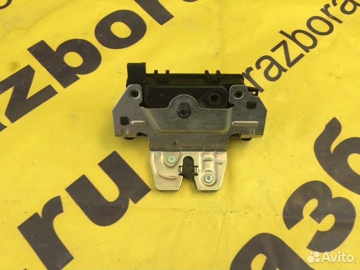 Opel Astra H седан Замок багажника