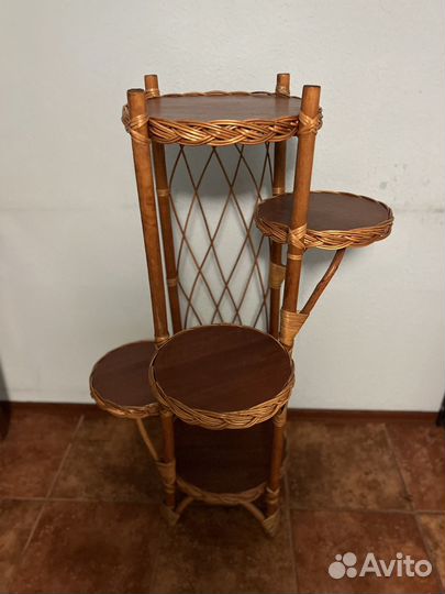 Подставка для цветов плетеная