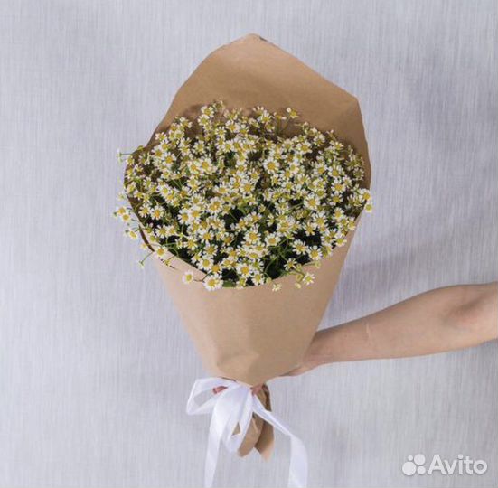 Букет из полевых ромашек в крафте