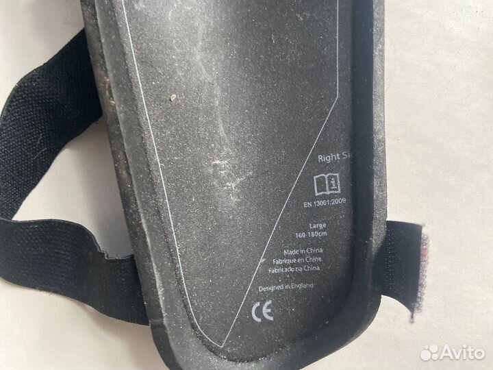 Щитки футбольные Umbro L