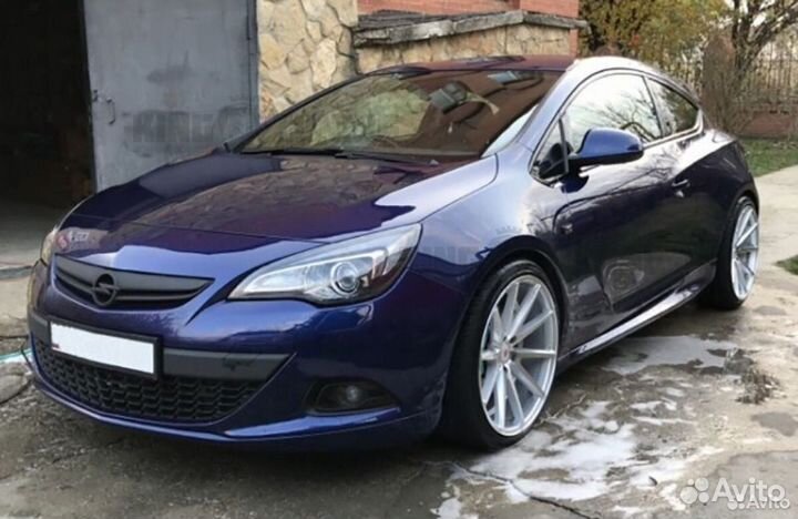 Накладка бампера OPC-Line Opel Astra j gtc