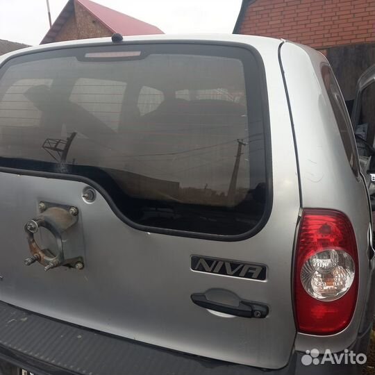 Chevrolet Niva 1.7 МТ, 2011, битый, 100 000 км