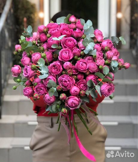 Букеты с розами, гвоздиками и пионами. Доставка