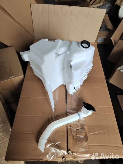 Бочек омывателя Toyota Camry V70 2017-2023