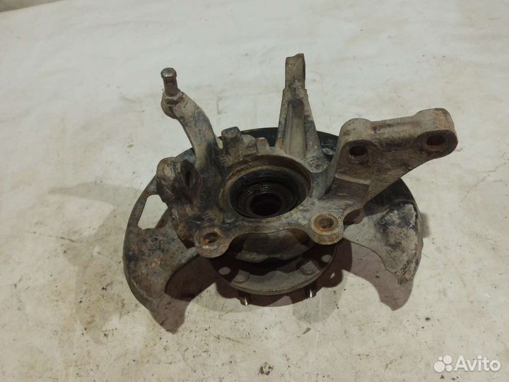 Кулак поворотный левый Nissan Maxima Cefiro A32