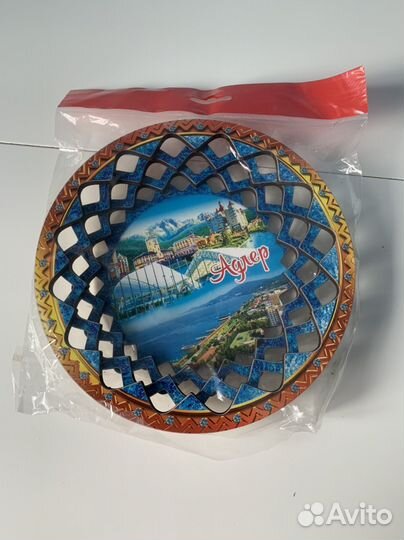 Подарок на 8 марта доска разделочная и тарелка