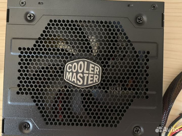 Продам блок питания coolermaster elite v4 600Вт