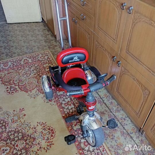 Трехколесный велосипед