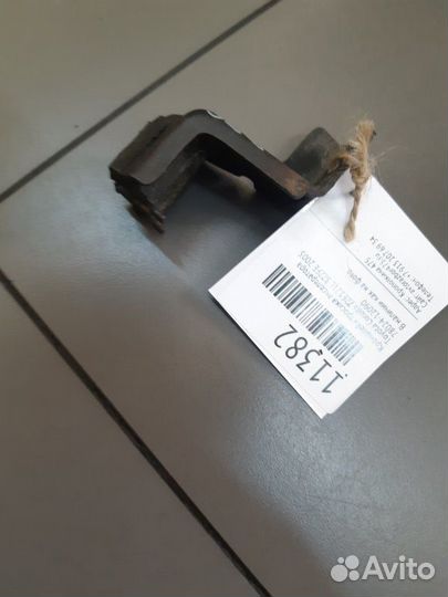 Кронштейн тросика акселератора Toyota Corolla