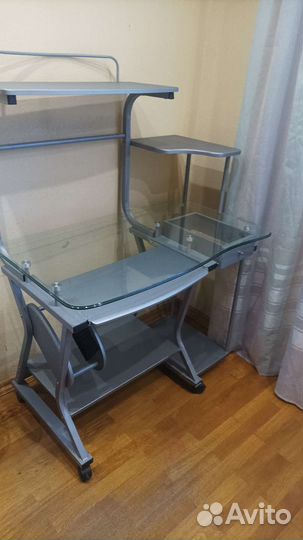 Компьютерный стол стеклянный