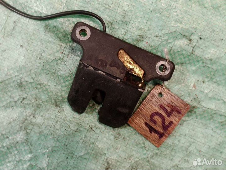 Замок багажника Audi A6 C4