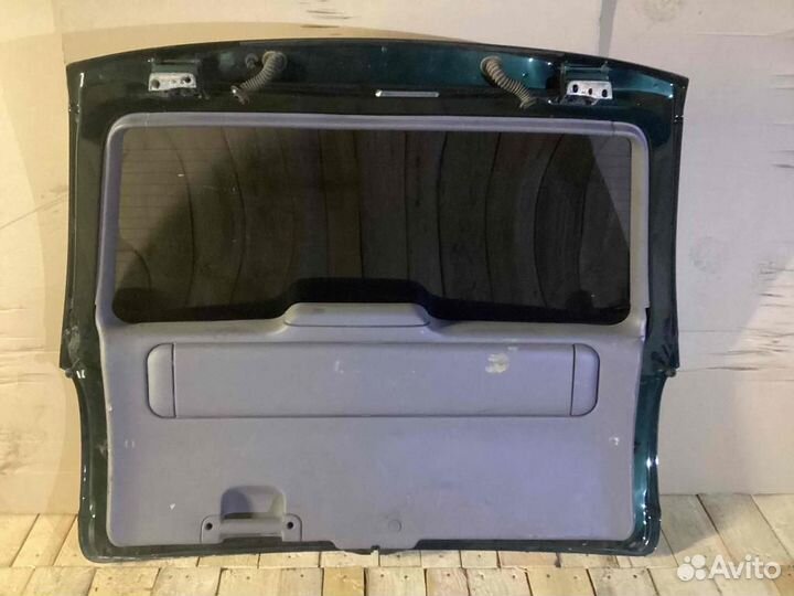 Дверь багажника Chrysler Voyager