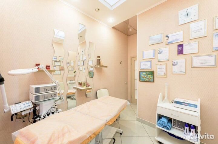 Мастер по наращиванию ресниц