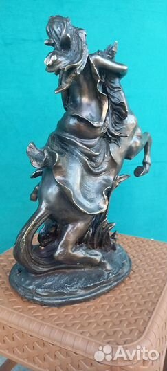 Статуэтка из бронза