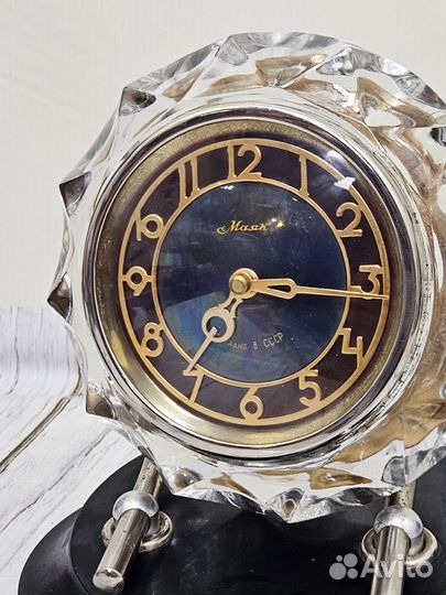 Часы Маяк в хрустальном корпусе