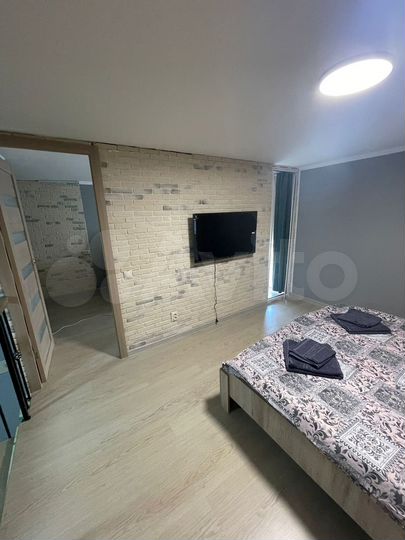 2-к. квартира, 57 м², 1/18 эт.
