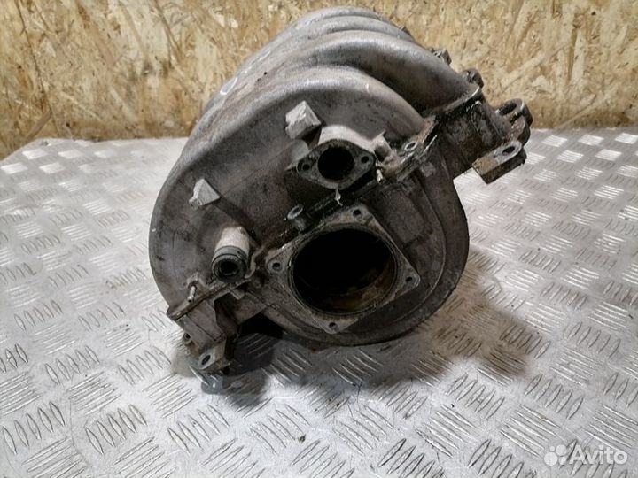 Коллектор впускной Clk 208