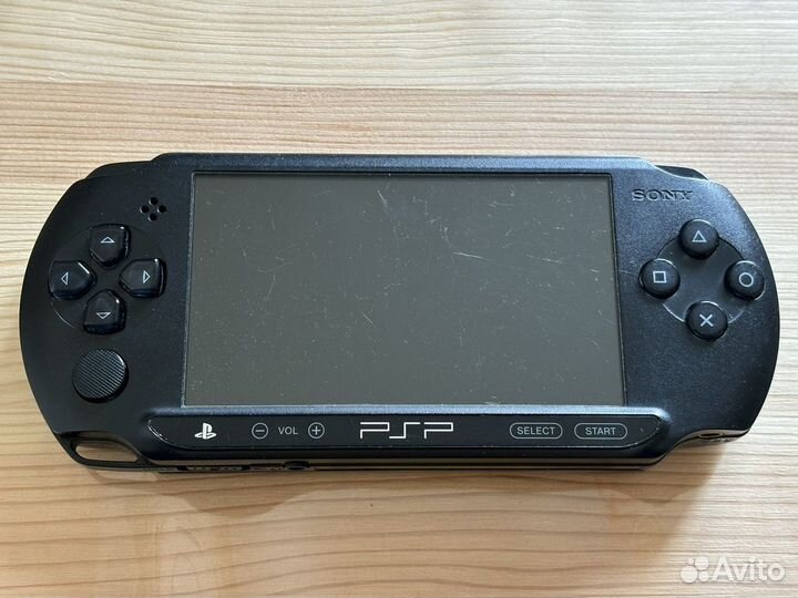 Sony PSP E1008 Street прошитая с играми