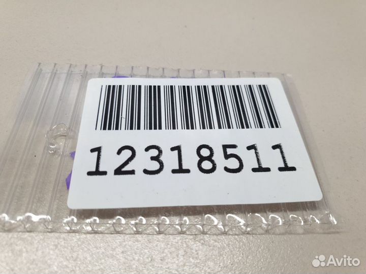 Уплотнитель стекла передней правой двери Volvo S60