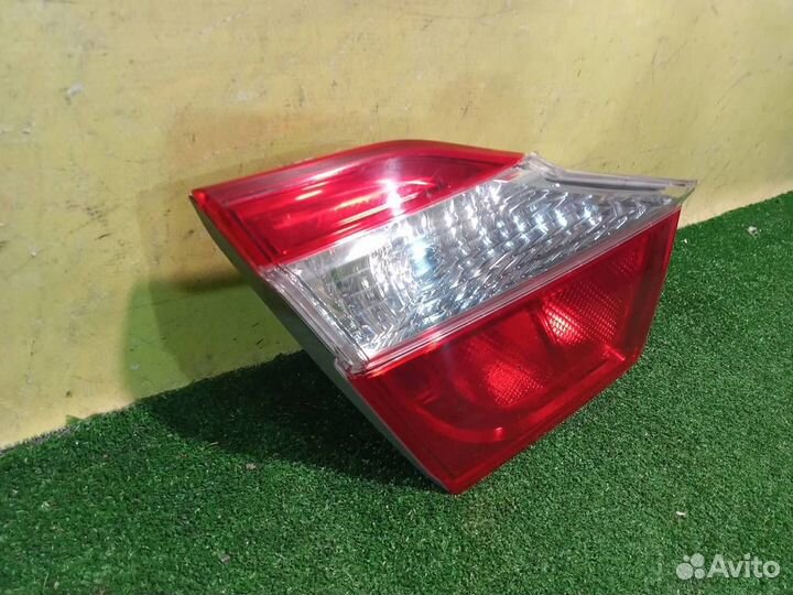 Фонарь задний внутренний левый Toyota Camry V50 2
