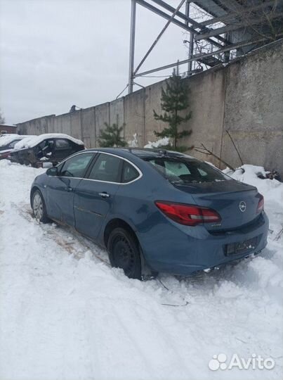 Панель приборов Opel Astra J A16XER 2013