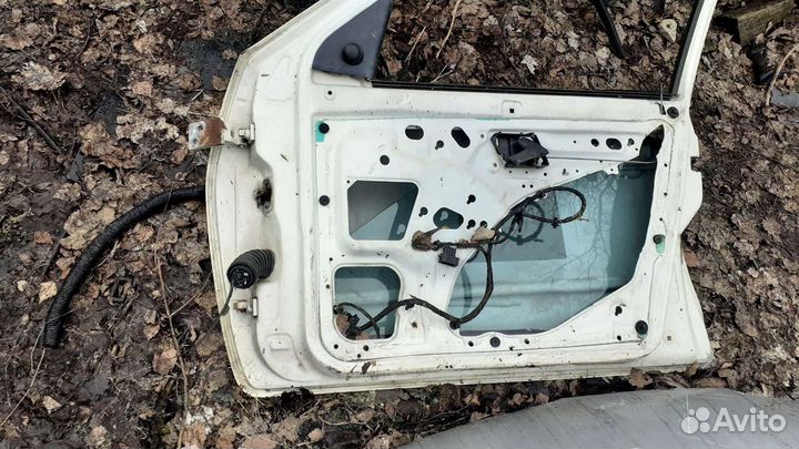 VW Caddy2 Polo1995-04г.дверь передняя правая Кади