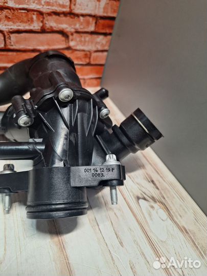 Термостат Mercedes M274 A2742003300 NEW