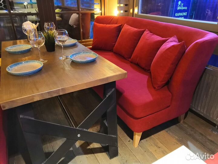 Диван на ножках маленький для кафе, ресторана
