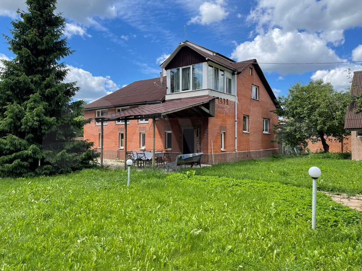 Дом 358 м² на участке 12 сот.