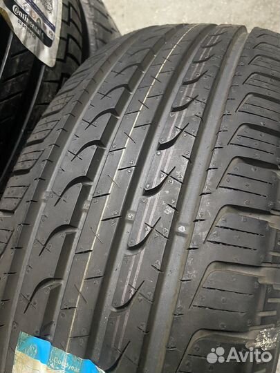 Goodyear EfficientGrip SUV 245/65 R17 111H