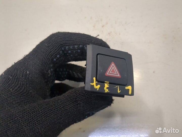 Кнопка аварийки Audi A4 (B9), 2018