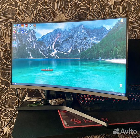 Изогнутый монитор Samsung 27