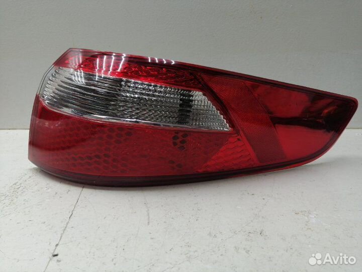 Фонарь задний правый Kia Rio