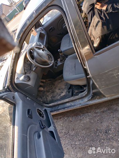 В разборе Renault logan