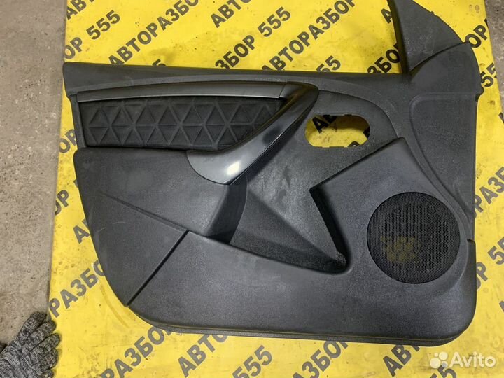 Обшивка двери передняя левая Renault Duster