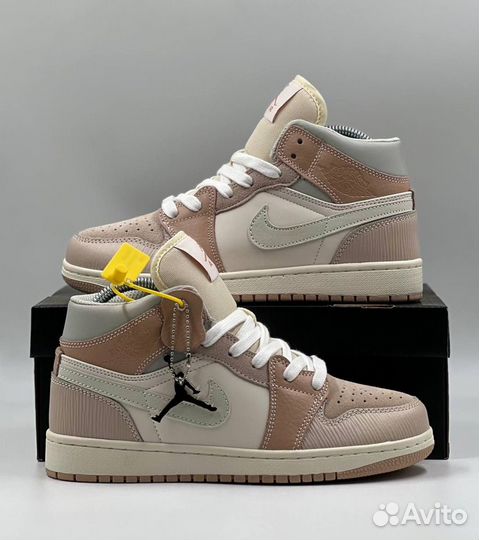 Кроссовки женские Nike Air Jordan 1