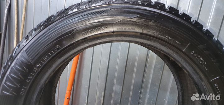 Nitto Therma Spike 215/55 R17