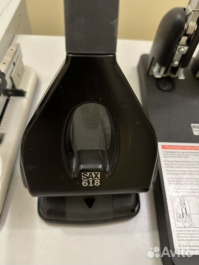 Дырокол SAX 618