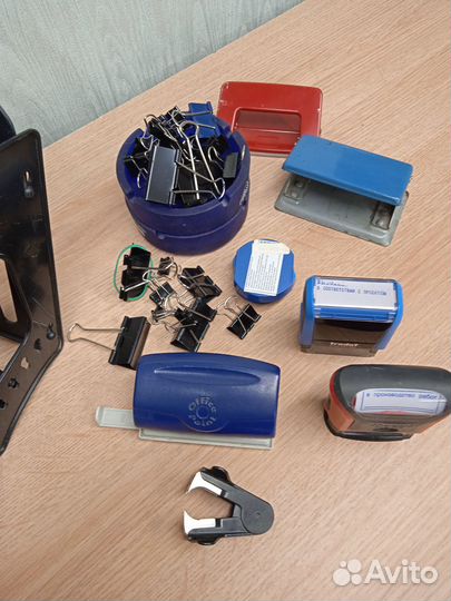 Папки и другие канцелярские товары