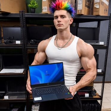 Ноутбук с закрытого офиса, тонкий и мощный