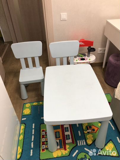 Стол и стулья детские IKEA